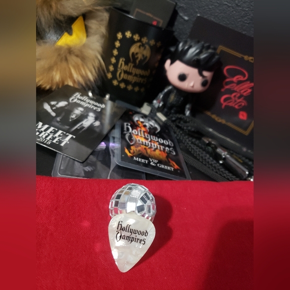 Hollywood Vampires 2016 Tour Guitar Pick - Picture 1 of 4